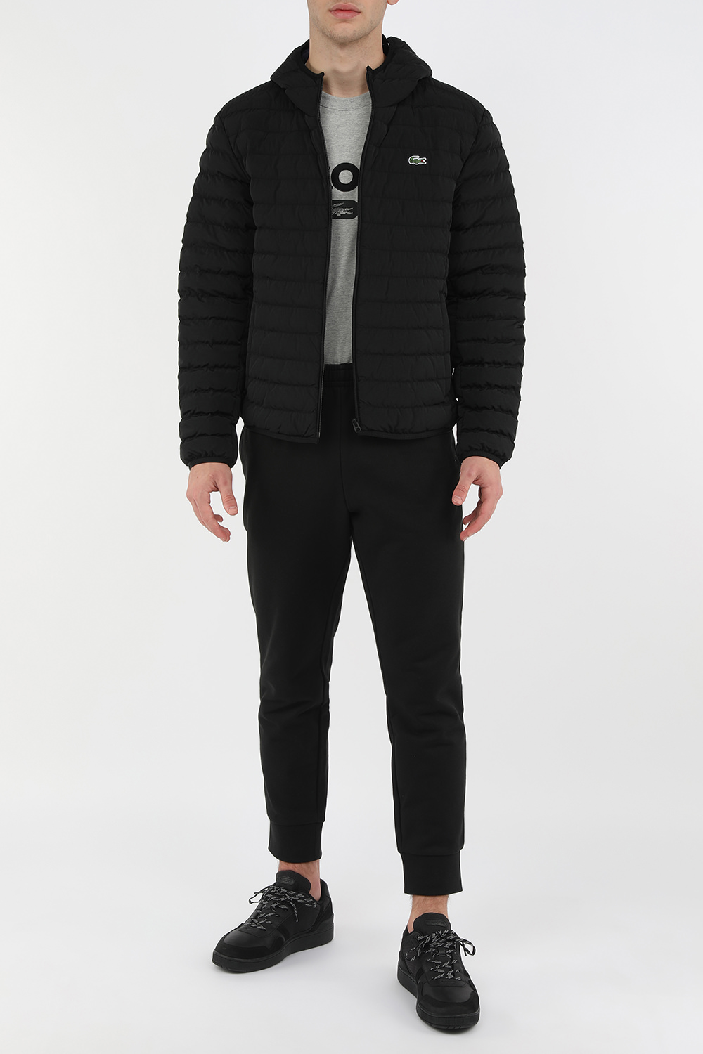 מעיל קפוצ'ון עם לוגו רקום בגוון שחור